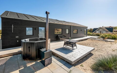 Chenoa - 350M from the Sea: Möbel, Interior Design, Stuhl, Flooring, Tabelle, Resort, Fussboden, Decke, Zimmer, Eco Hotel