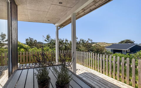 Letje - 500M from the Sea: Holz, Zuhause, Veranda, Deck, Hartholz, Dach, Holzbeize, Holzboden, Eco Hotel