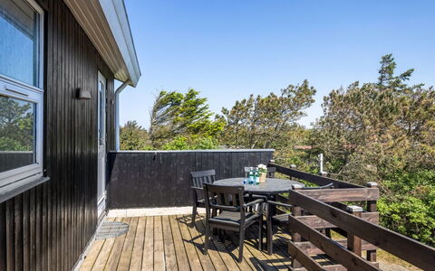 Letje - 500M from the Sea: Holz, Zuhause, Veranda, Deck, Hartholz, Dach, Holzbeize, Holzboden, Eco Hotel