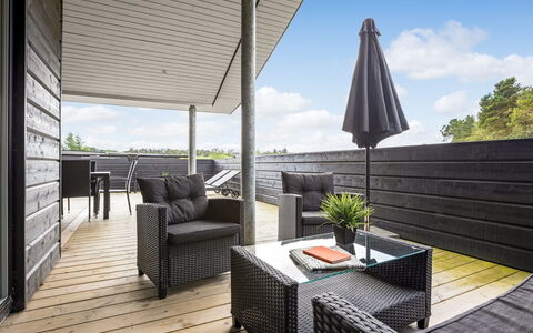 Aleksa - 500M from the Sea: Möbel, Interior Design, Flooring, Fussboden, Decke, Zimmer, Stuhl, Tabelle, Wohnung, Küche & Esszimmer Tisch