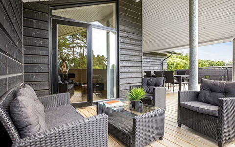 Aleksa - 500M from the Sea: Möbel, Interior Design, Flooring, Fussboden, Decke, Zimmer, Stuhl, Tabelle, Wohnung, Küche & Esszimmer Tisch