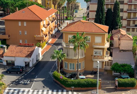 Casa Carlotta - San Bartolomeo Al Mare: Gebäude, Pflanze, Himmel, Daytime, Eigentum, Wolke, Fenster, Infrastruktur, Haus, Baum