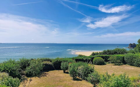 Ruilh Avel: Himmel, Blau, Wasser, Grün, Horizont, Vegetation, Natürliche Landschaft, Strauch, Meer, Küsten Und Ozeanische Forms