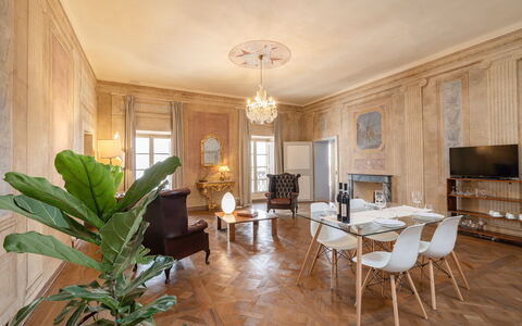 Appartamento Reale: Möbel, Pflanze, Tabelle, Fenster, Couch, Stuhl, Holz, Interior Design, Gebäude, Wohnzimmer