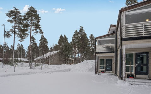 Vuokatinranta Suite 2 B: Möbel, Interior Design, Flooring, Fussboden, Tabelle, Decke, Küche & Esszimmer Tisch, Beleuchtung, Stuhl, Zuhause