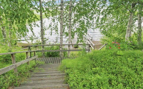 Vuokatinranta Suite 2 B: Möbel, Interior Design, Flooring, Fussboden, Tabelle, Decke, Küche & Esszimmer Tisch, Beleuchtung, Stuhl, Zuhause