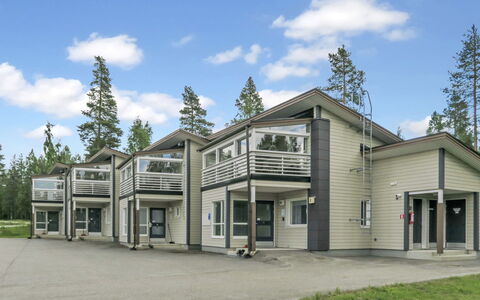 Vuokatinranta Suite 2 C: Gras, Zuhause, Grundstueck, Garten, Ground, Tür, Abstellgleis, Bauernhaus, Gartenbauten