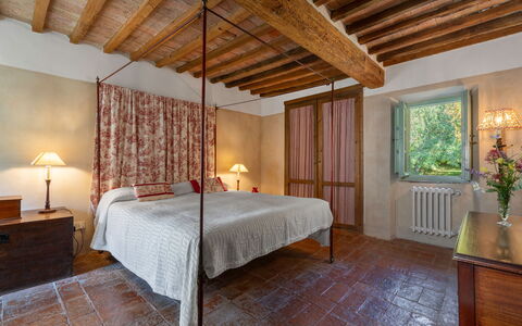 Casa Di Pietro In Vivo D'orcia, Pool: Wand, Schlafzimmer, Möbel, Bett, Interior Design, Holz, Decke, Bettdecke, Bedding, Flooring