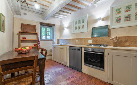 Casa Di Pietro In Vivo D'orcia, Pool: Küche, Countertop, Flooring, Interior Design, Möbel, Holz, Cabinetry, Küchengerät, Decke, Fussboden