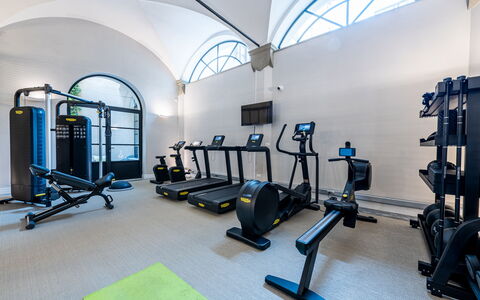 Torretta Penthouse by Geco Vacation Rentals: Trainingsgerät, Gebäude, Fitnessstudio, Trainingsgeräte, Interior Design, Stationäres Fahrrad