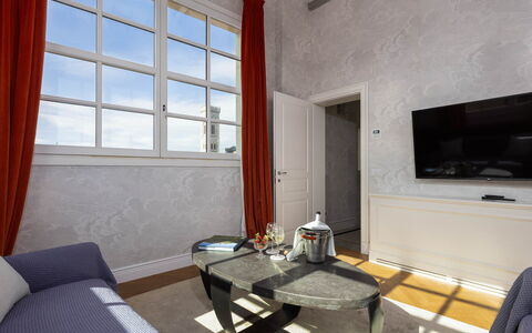 Torretta Penthouse by Geco Vacation Rentals: Interior Design, Decke, Flooring, Fussboden, Wohnung, Zimmer, Light Fixture, Formen, Wohnzimmer, Lampe
