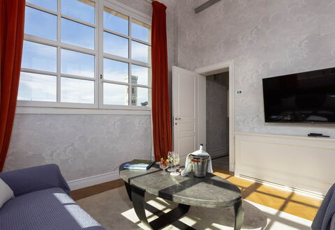 Torretta Penthouse Luxury Apartment In Florence By: Interior Design, Decke, Flooring, Fussboden, Wohnung, Zimmer, Light Fixture, Formen, Wohnzimmer, Lampe