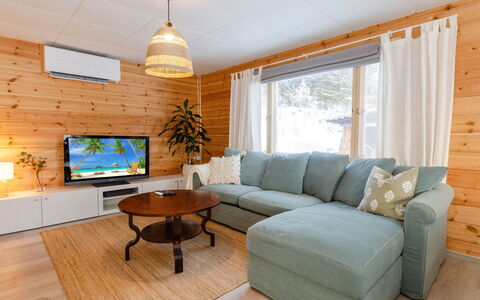 Brofeldt: Bett, Möbel, Schlafzimmer, Interior Design, Bedding, Bettdecke, Flooring, Holz, Fussboden, Zimmer