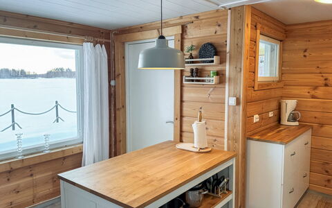 Brofeldt: Bett, Möbel, Schlafzimmer, Interior Design, Bedding, Bettdecke, Flooring, Holz, Fussboden, Zimmer