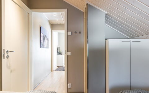 Golfarinkunnas 7B: Möbel, Interior Design, Flooring, Fussboden, Tabelle, Decke, Küche & Esszimmer Tisch, Beleuchtung, Stuhl, Zuhause