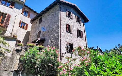 Casa sul Torrente: Gebäude, Wand, Fenster, Haus, Wohngebiet, Fassade, Nachbarschaft, Zuhause, Die Architektur, \Stadt