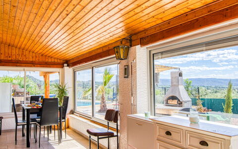 Les Lauriers Blancs: Eigentum, Möbel, Cabinetry, Stuhl, Schublade, Schatten, Holz, Beleuchtung, Fenster, Pflanze