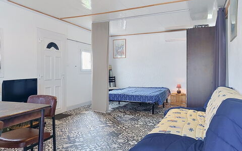 Les Lauriers Blancs: Flooring, Fussboden, Möbel, Interior Design, Zimmer, Decke, Wohnung, Bett, Schlafzimmer, Holzbeize