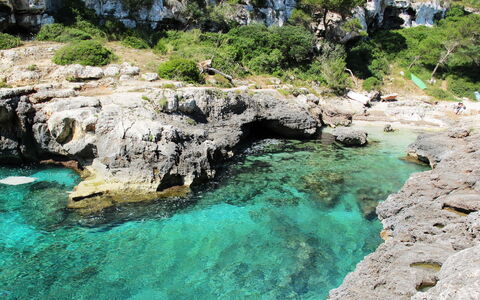Gran Llombards: Wasser, Wasservorräte, Pflanze, Natürliche Landschaft, Natur, Azurblau, Vegetation, Wasserlauf, Küsten Und Ozeanische Forms