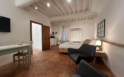 Il Sole: Möbel, Tabelle, Interior Design, Fussboden, Holz, Flooring, Wohnzimmer, Komfort, Grundeigentum, Hartholz