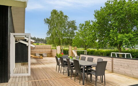 Neele - 800M from the Sea: Möbel, Interior Design, Flooring, Fussboden, Decke, Zimmer, Stuhl, Tabelle, Wohnung, Küche & Esszimmer Tisch