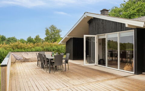 Neele - 800M from the Sea: Möbel, Interior Design, Flooring, Fussboden, Decke, Zimmer, Stuhl, Tabelle, Wohnung, Küche & Esszimmer Tisch