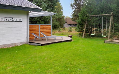 Manko - 1Km from the Sea: Dach, Garten, Rasen, Schatten, Hütte, Hinterhof, Gartenbauten, Garten, Abstellgleis, Schuppen