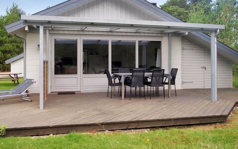 Manko - 1Km from the Sea: Holz, Veranda, Zuhause, Tür, Deck, Hütte, Hartholz, Schatten, Holzbeize, Abstellgleis