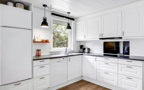 Manko - 1Km from the Sea: Küche, Cabinetry, Küchengerät, Countertop, Flooring, Major Appliance, Holz, Interior Design, Möbel, Schublade