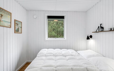 Manko - 1Km from the Sea: Schlafzimmer, Holz, Decke, Interior Design, Bett, Bettdecke, Bedding, Flooring, Fussboden, Linens