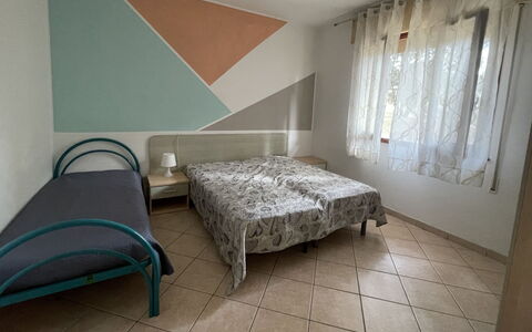 Rosolina Mare 630: Tabelle, Möbel, Eigentum, Pflanze, Blau, Stuhl, Geschirr, Schatten, Interior Design, Gartenmöbel
