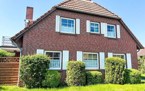 Norddeich 396: Himmel, Pflanze, Wolke, Gebäude, Fenster, Baum, Natürliche Landschaft, Grundstueck, Haus, Hütte