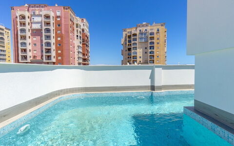 Mar Baltico: Wasser, Gebäude, Himmel, Daytime, Eigentum, Schwimmbad, Azurblau, Fenster, Eigentumswohnung, Die Architektur