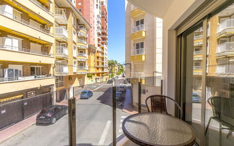 Mar Baltico: Gebäude, Eigentum, Fenster, Möbel, Tabelle, Auto, Die Architektur, Stuhl, Eigentumswohnung, Urban Design