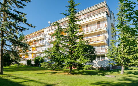 Zamardi 101: Gebäude, Pflanze, Himmel, Daytime, Eigentum, Blatt, Fenster, Baum, Die Architektur, Tower Block