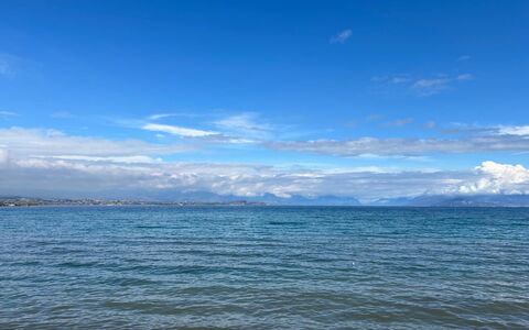 Provenzale Apartment, Garda Lake, Jacuzzi, Fitness: Himmel, Wolke, Blau, Wasservorräte, Wasser, Horizont, Daytime, Gewässer, Meer