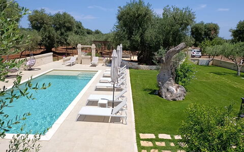 Terra Mater: Schwimmbad, Gartenmöbel, Resort, Garten, Flagstone, Estate, Landscaping, Hinterhof, Hazienda, Schatten