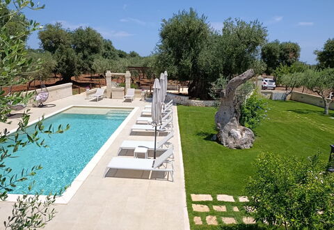 Terra Mater: Schwimmbad, Gartenmöbel, Resort, Garten, Flagstone, Estate, Landscaping, Hinterhof, Hazienda, Schatten