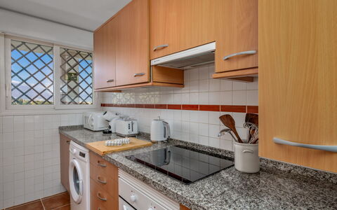 Aldea Hills: Countertop, Cabinetry, Eigentum, Spüle, Möbel, Gebäude, Zapfhahn, Sinken, Küche, Herd