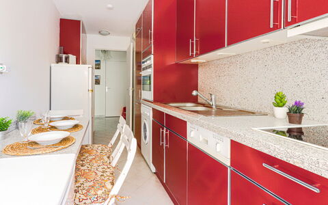 L'Antonia: Cabinetry, Countertop, Eigentum, Gebäude, Küche, Orange, Interior Design, Die Architektur, Fussboden, Schublade