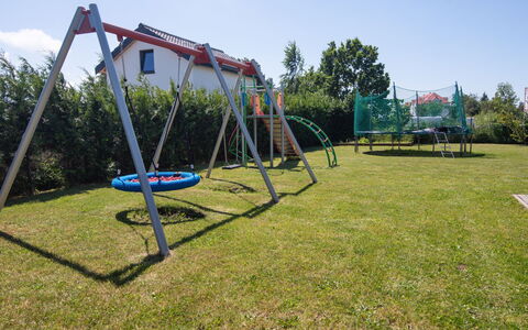Nemo: Gras, Spielmittel, Öffentlicher Raum, Spielplatz Rutsche, Rutsche, Freizeit, Spielplatz, Park, Garten, Rasen