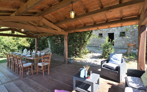 Villa Sette Ponti Levante: Pflanze, Eigentum, Möbel, Tabelle, Schatten, Die Architektur, Holz, Stuhl, Hütte, Baum