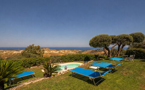 Villa Acquaro, Santa Caterina Dello Ionio, Pool, A: Blau, Strauch, Landschaft, Schwimmbad, Resort, Gartenmöbel, Garten, Landscaping, Schatten, Eco Hotel