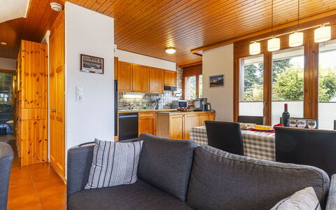 Pavillons a: Möbel, Eigentum, Couch, Beleuchtung, Interior Design, Holz, Wohnzimmer, Fussboden, Komfort, Flooring