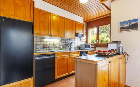 Pavillons a: Cabinetry, Countertop, Eigentum, Küchengerät, Herd, Holz, Interior Design, Haushaltsgerät, Küche, Flooring