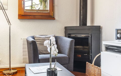 Pavillons a: Möbel, Bilderrahmen, Fenster, Gebäude, Interior Design, Holz, Tabelle, Komfort, Fussboden, Flooring