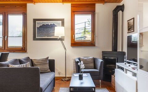 Pavillons a: Möbel, Bilderrahmen, Fenster, Komfort, Tabelle, Gebäude, Couch, Beleuchtung, Interior Design, Holz