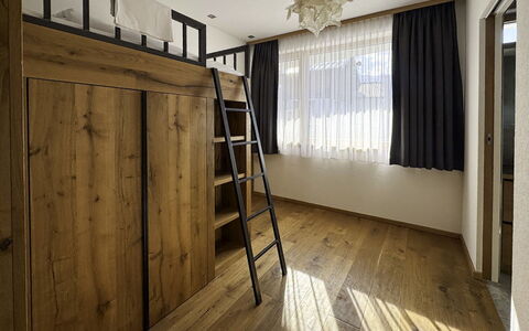 Skyline Retreat: Flooring, Interior Design, Möbel, Fussboden, Holz, Holzboden, Decke, Schlafzimmer, Bett, Zimmer