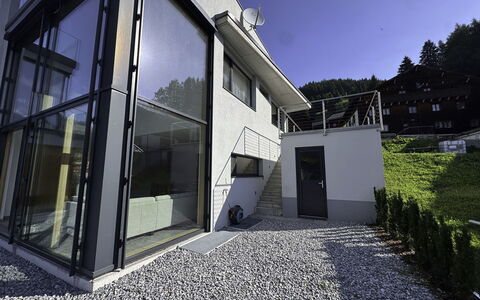 Skyline Retreat: Daylighting, Balkon