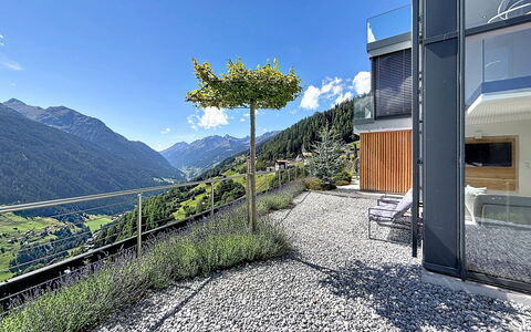 Skyline Retreat: Balkon, Daylighting